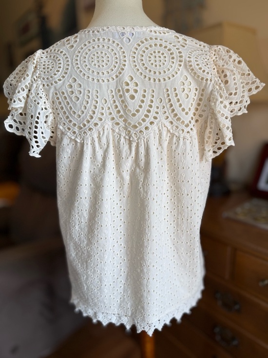 Jennifer & Grace Eyelet Lace Flutter
Sleeve 💯 % Cotton Top - Picture 4 of 9